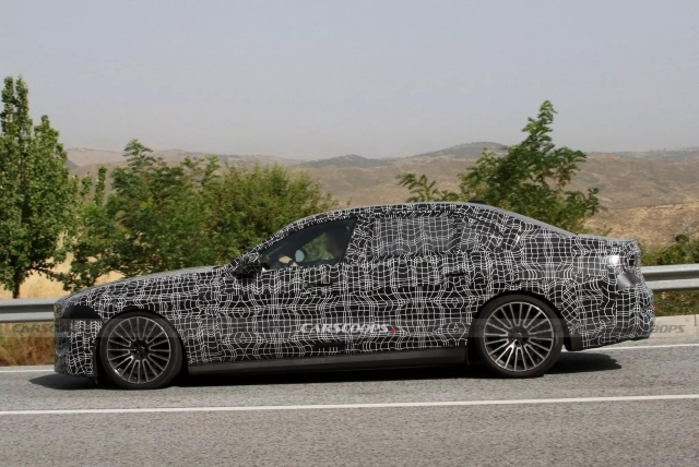 BMW-7-Series-G70-Facelift-Scoop (2)