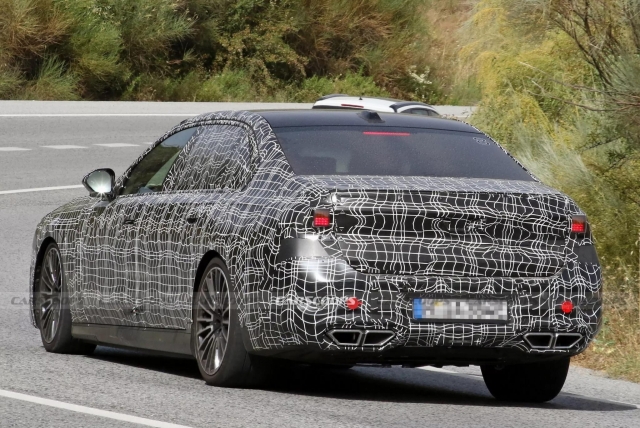 BMW-7-Series-G70-Facelift-Scoop (3)