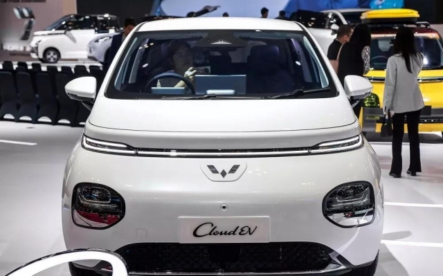 wuling-cloud-ev-5