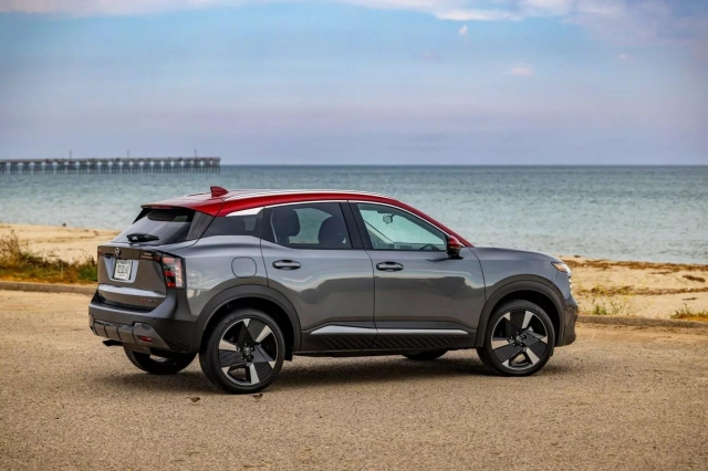 2025-Nissan-Kicks-814-30-1536x10