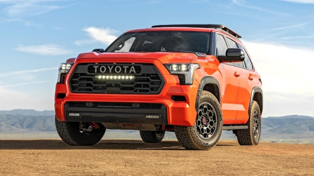 Toyota 'thống trị' danh sách 10 mẫu ô tô bền bỉ nhất, chạy hơn 400.000 km vẫn còn ngon 514171