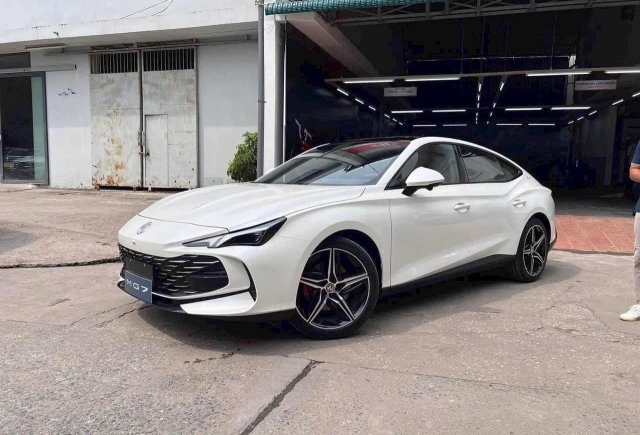 MG7 - đối thủ mới của Toyota Camry 'đổ bộ' đại lý trước ngày ra mắt Việt Nam 514184
