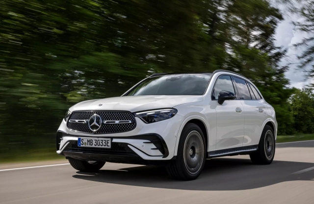 2025-Mercedes-GLC-350e-PHEV-823