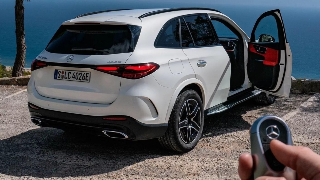 2025-Mercedes-GLC-350e-PHEV-823 (1)