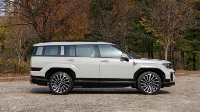 2024-hyundai-santa-fe-profile-17