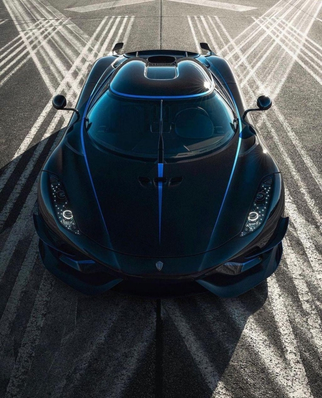 Thành viên thứ 67 của Gumball 3000 gọi tên siêu phẩm Koenigsegg Regera bản 'Honey' 524184