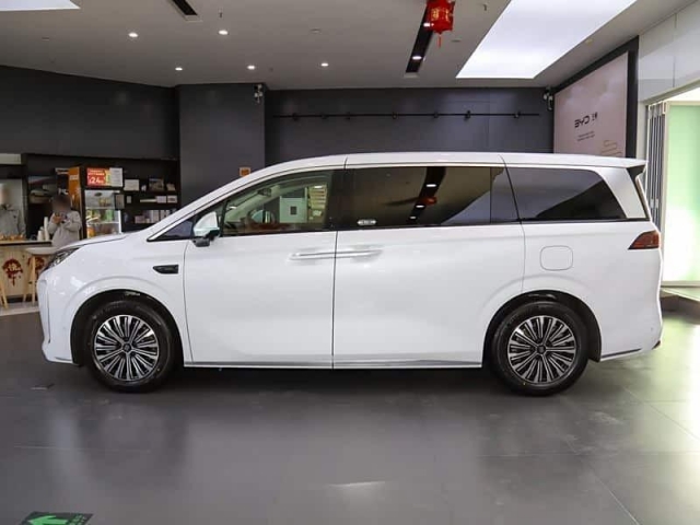 MPV hybrid BYD Xia chính thức ra mắt: Nội thất sang chảnh, tầm vận hành hơn 1000 km 580720