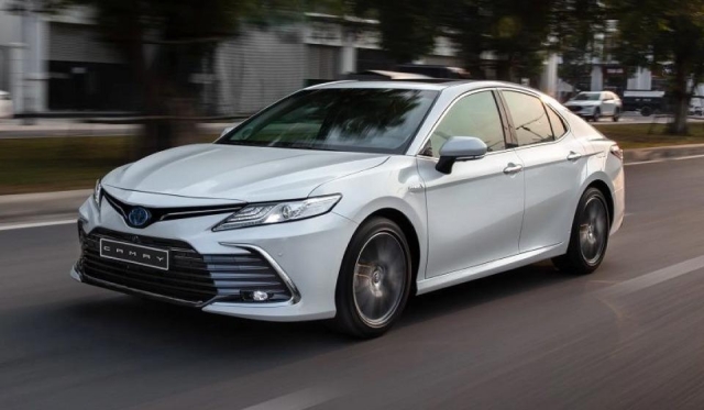 Xe hybrid tại Việt Nam: Khi Toyota một mình một ngựa 602760