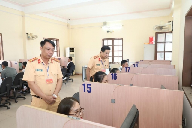 Từ 1/6, áp dụng bộ đề thi lý thuyết lái xe mới: Sửa đổi, bổ sung hàng trăm câu hỏi 640712