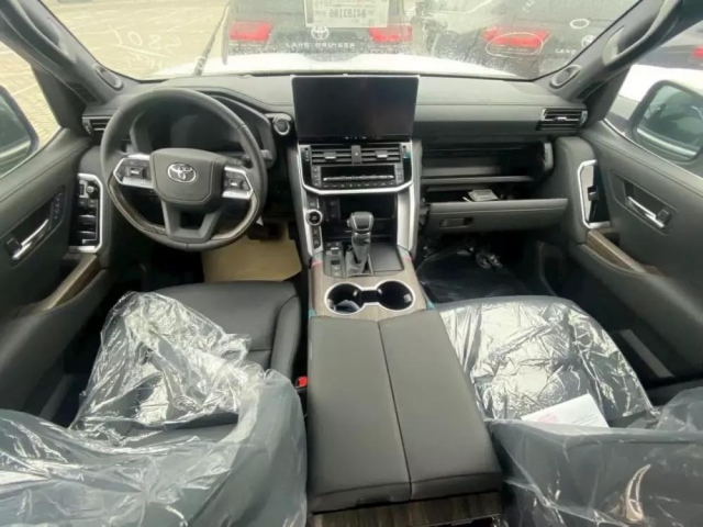 toyota-land-cruiser-lc300-2025-4