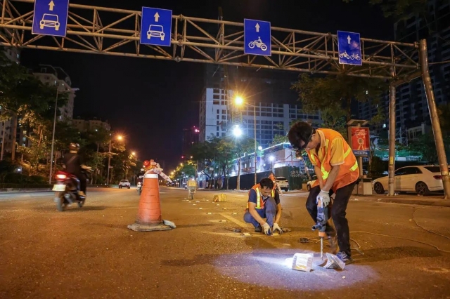Phân làn ô tô - xe máy trên đường Phạm Văn Đồng, Võ Chí Công: Kỳ vọng giảm tắc, dân than