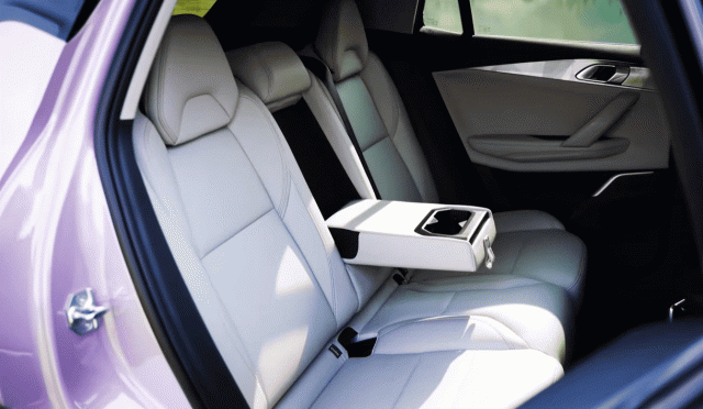 lynk-&-co-06-core-plus-6_optimized