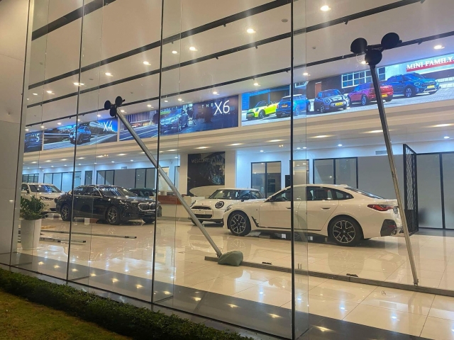 Bão Wipha chuẩn bị đổ bộ, các showroom ô tô Việt chạy đua bảo vệ tài sản 669611