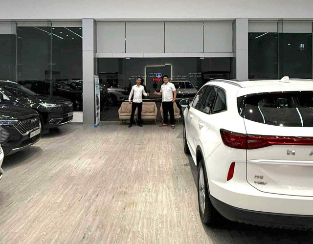 Bão Wipha chuẩn bị đổ bộ, các showroom ô tô Việt chạy đua bảo vệ tài sản 669616