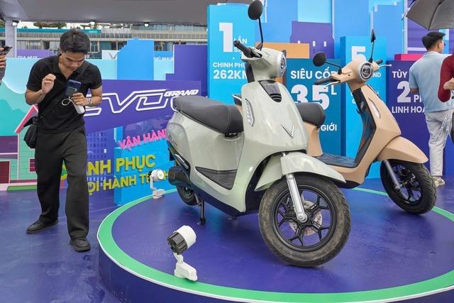 Xe máy điện pin tháo rời: Hướng đi thực dụng giữa nỗi lo thiếu trạm sạc 674070
