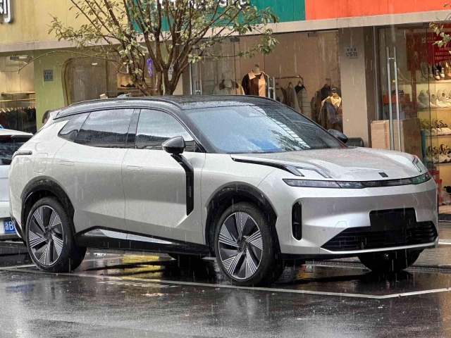 lynk-&-co-08_optimized