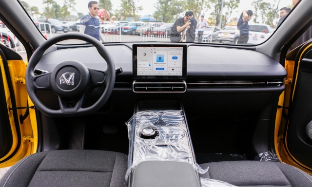 Mục sở thị xe điện VinFast Limo Green vừa