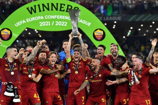 Mourinho rớm nước mắt: 'Chúng tôi đã thực sự tạo ra lịch sử' 141445