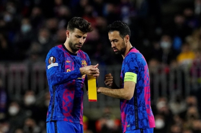 Pique nối bước Xavi, Messi - Bi kịch những kẻ 'trao cả con tim' cho Barca 173761