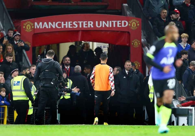 Vụ Ronaldo sang Chelsea đã 'bóc mẽ' cá tính thiếu quân tử của Erik ten Hag 208160