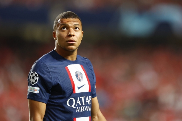 Mất đi 'điểm tựa cuối', Mbappe đòi rời PSG càng sớm càng tốt 218147