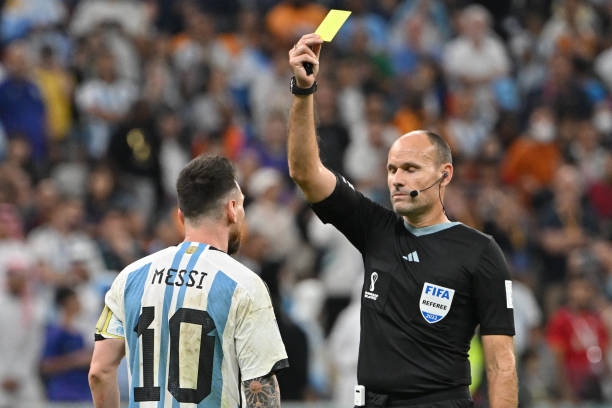 Trọng tài làm 'phật lòng' Messi tại World Cup nhận cái kết thích đáng 231046