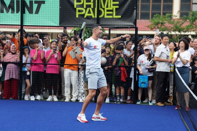 ronaldo-singapore-3-1685881872.jpg