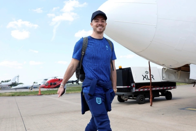 jack-grealish-england-boards-plane-1689219757.jpg