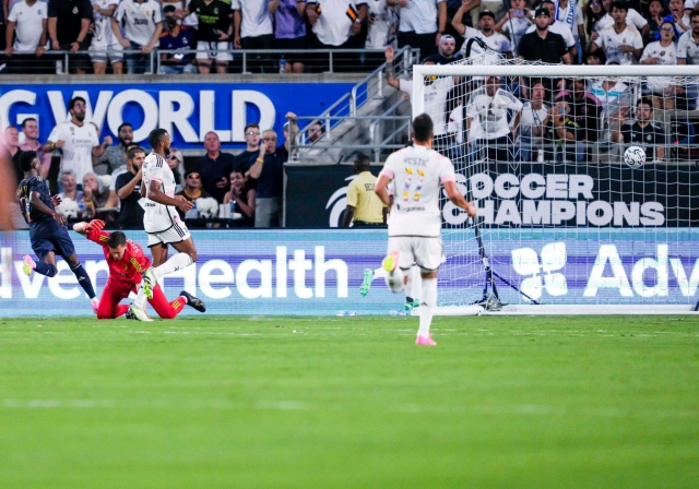 Trọng tài gây tranh cãi, Real Madrid bị Juventus hủy diệt trên đất Mỹ 310694