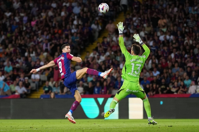 Ngược dòng đẳng cấp, Barca vượt Real chiếm ngôi đầu La Liga 331491