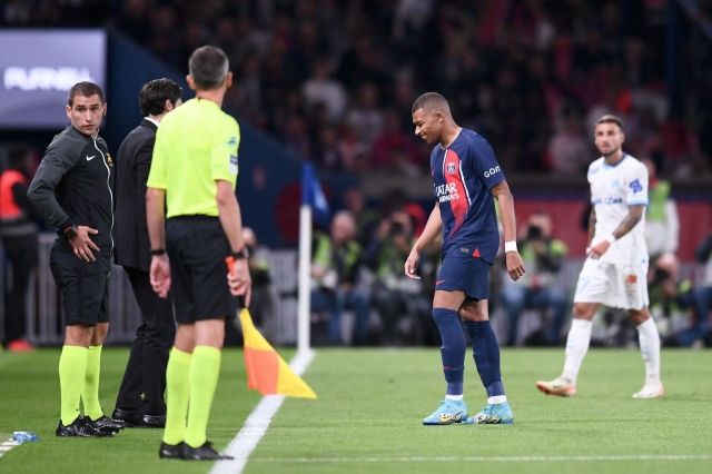 Mbappe tập tễnh rời sân trong ngày PSG thắng Siêu kinh điển nước Pháp-331800