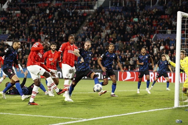 Trực tiếp PSV vs Sevilla, 02h00 hôm nay 4/10 336321