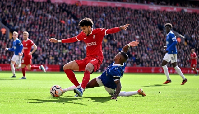 Người cũ MU báo hại, Liverpool thắng derby để lên đỉnh bảng Ngoại hạng Anh 344563