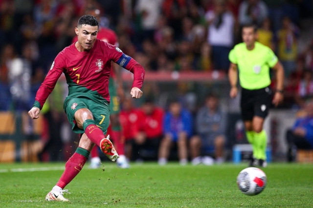 ronaldo-vua-pha-luoi-1699674076.jpg