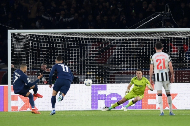 Mbappe cứu thua phút 98, PSG thoát cảnh chia tay C1 xuống Europa League 364021