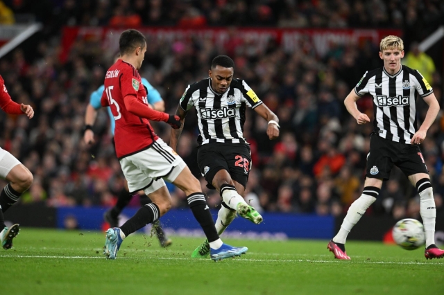 mu-thua-newcastle-1-1701421578.jpg