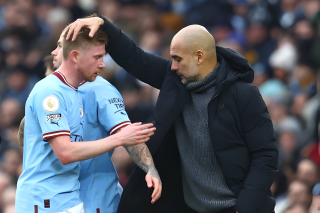 pep-guardiola-man-city-de-bruyne-1702693019.jpg