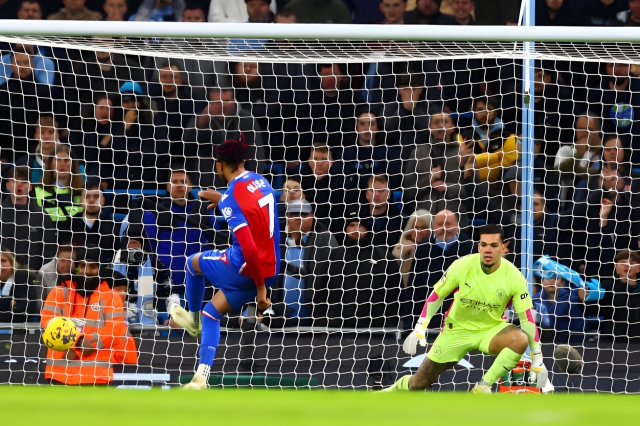 Man City bị ngược dòng cay đắng, lỡ luôn cơ hội áp sát ngôi đầu Ngoại hạng Anh 374452