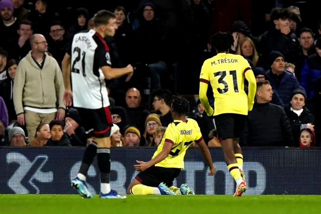Fulham thua đội trụ hạng Ngoại hạng Anh vì 2 siêu phẩm 378247