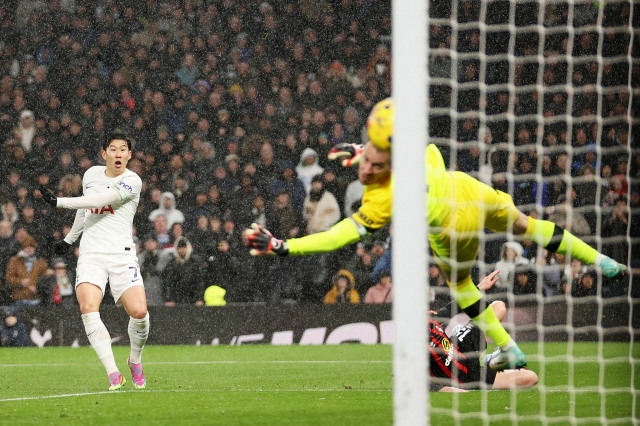 Tottenham áp sát top 4 trong ngày Son Heung-min rực sáng 382353