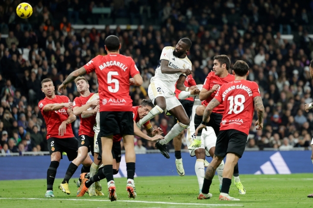 Real Madrid thắng nhọc trận đầu năm 2024 để giữ ngôi đầu La Liga 383977