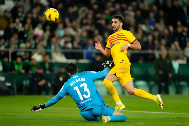 Torres lập hat-trick, Barca ngược dòng trận cầu 6 bàn trước Real Betis 394759