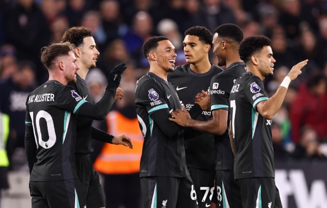Arnold 'bắn tín hiệu' tiếp tục gắn bó với Liverpool 576280