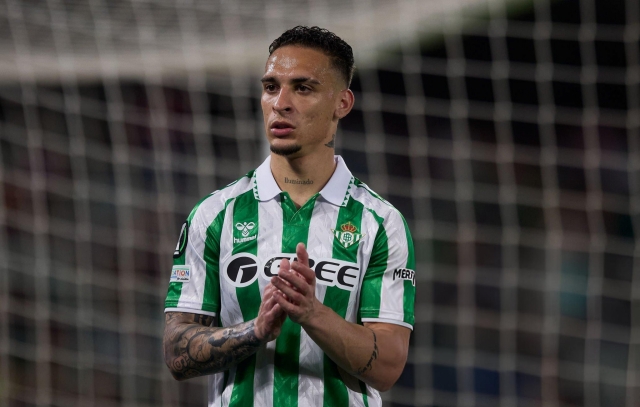 Antony hôn cổ động viên Real Betis 596365