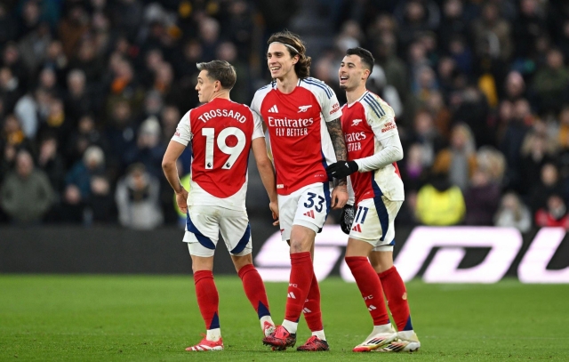 Vừa buông vô địch, Arsenal lại phải bán gấp trụ cột 598773