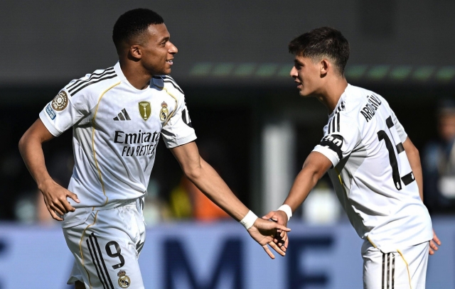 Mbappe cạnh tranh áo số 10 với đồng đội tại Real 669873