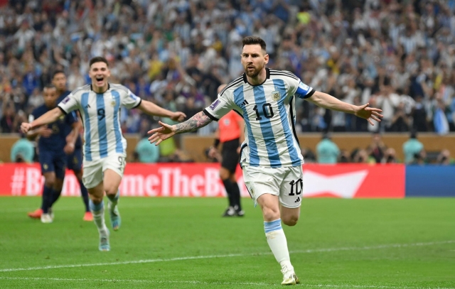Chủ tịch FIFA báo tin cực vui về Messi 679760