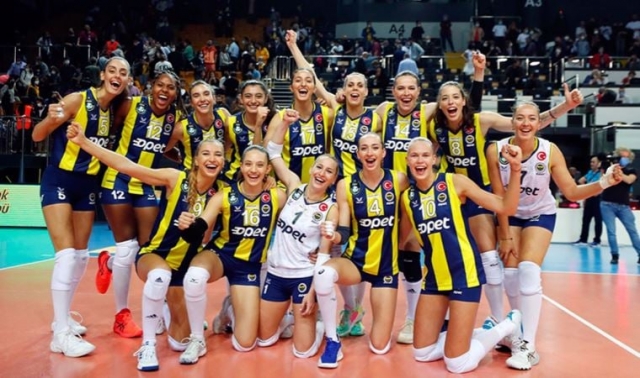 NHM của Fenerbahce bất ngờ bị cấm vào sân: Lí do là sự có mặt sao bóng chuyền Nga? 212084