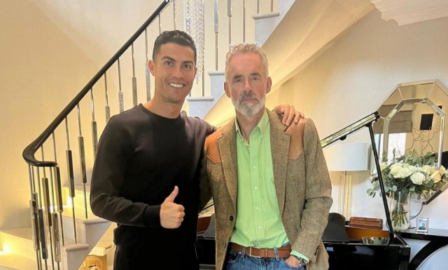 Cực sốc Ronaldo bị fan chửi tâm thần, Beckham lên tiếng giải cứu khỏi MU 186087