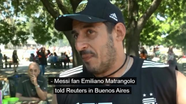 Messi gây sốt tại World Cup 2022, choáng với 'tình yêu' của fan ruột 216374
